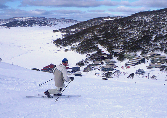 arlberg-ski-club-ski-fun-ski-holiday-family-vacation-australia-charlotte-pass-ski-resort-winter